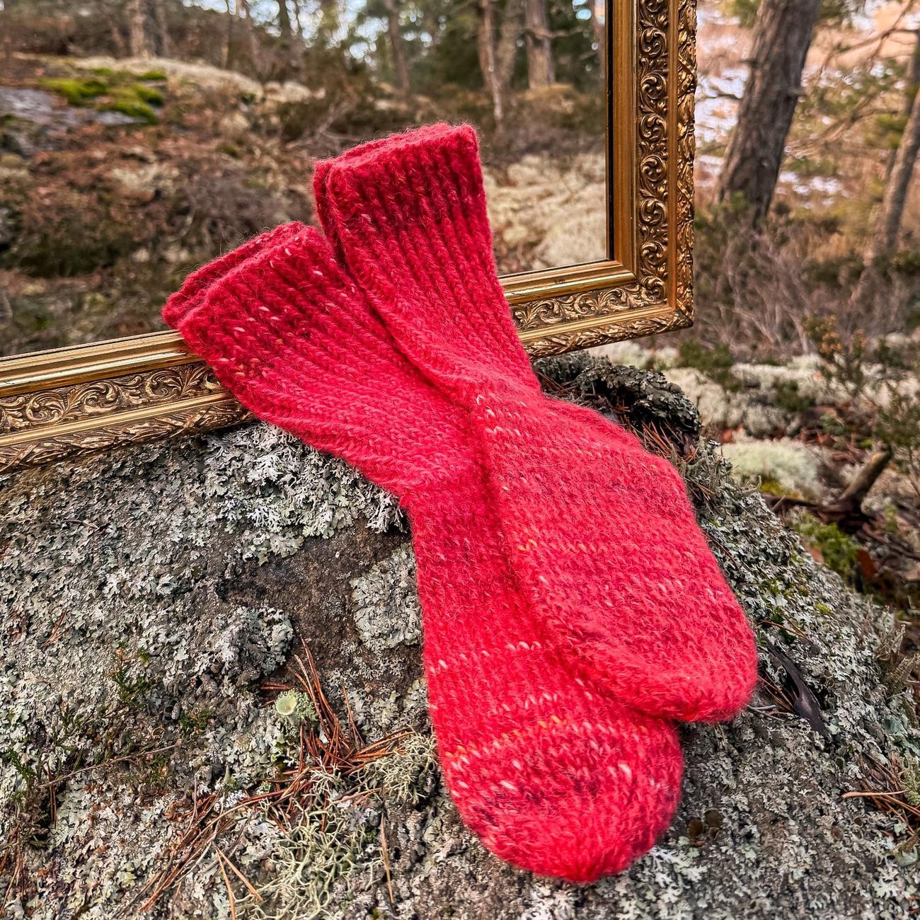 Red alpaca wool socks, photo 2