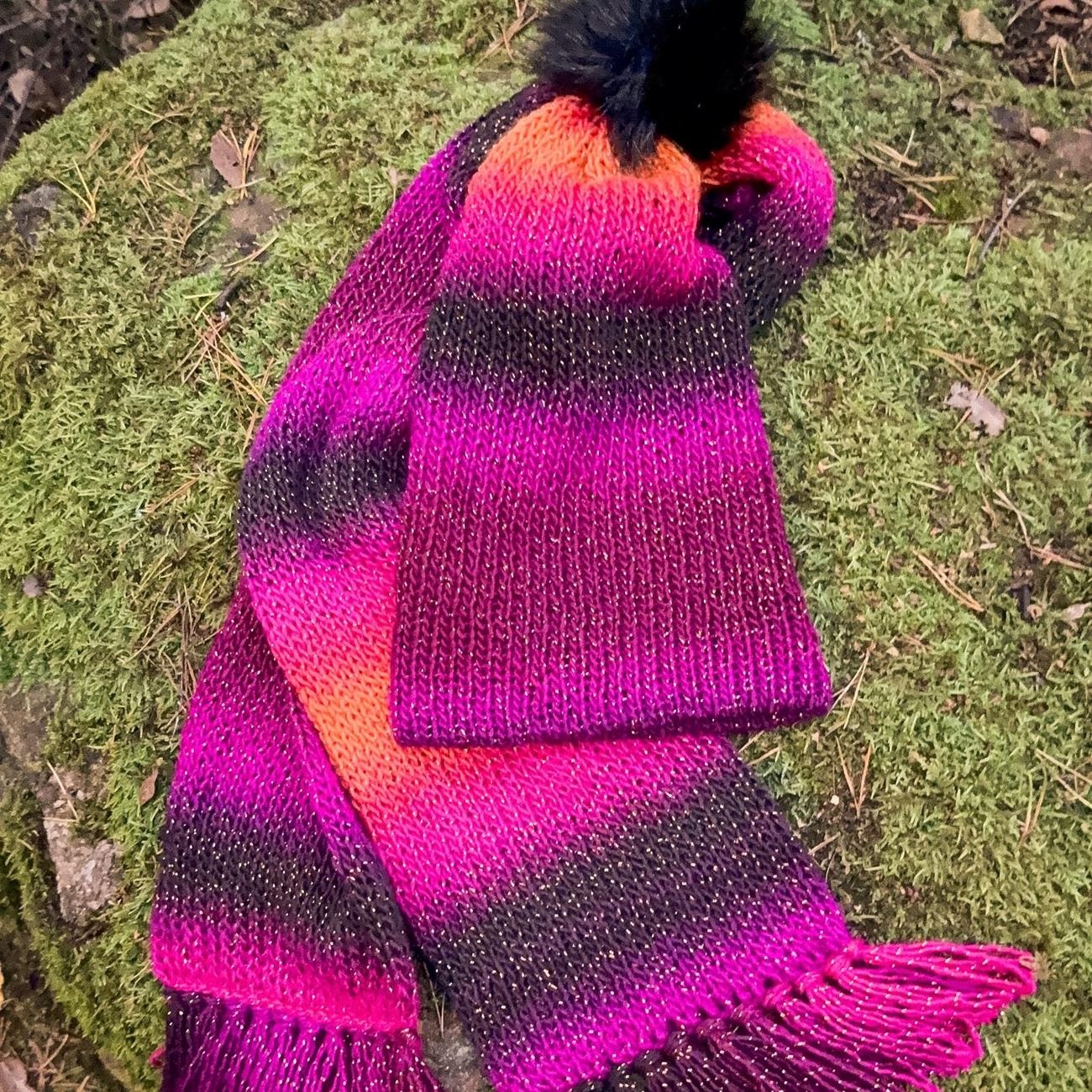 Beanie & scarf set, Magenta to Midnight, photo 2